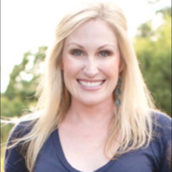 Meet your Posher, Lauren - Picture 2 of 2